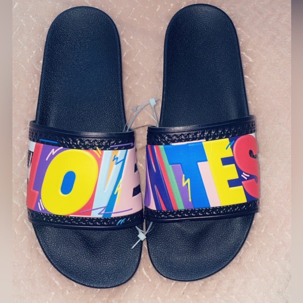 ✨✨ New Men’s Adidas Slides